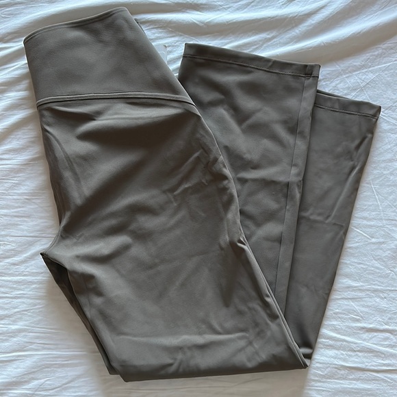 Smooth Fit Pull-on Hight -Rise Crop - Picture 1 of 5